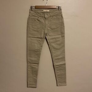 Levi’s 535 NWOT super skinny mid rise khaki color jeans 27
